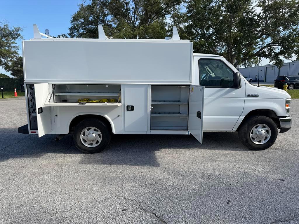 Ford E-Series Cutaway E-350 SRW 138" WB 2025