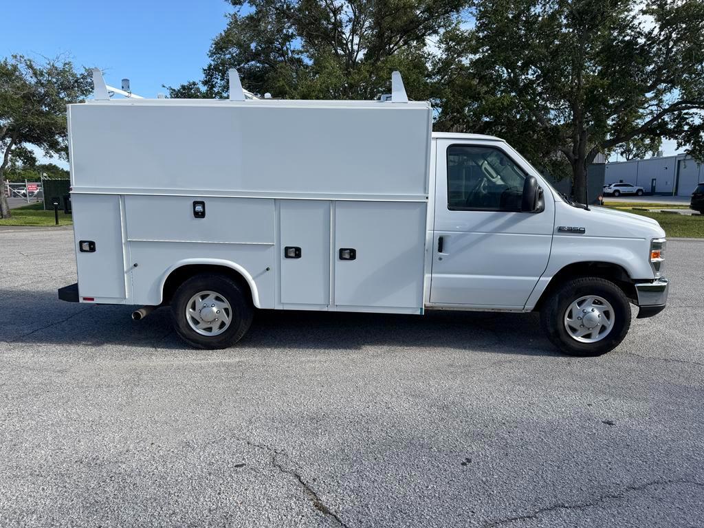 Ford E-Series Cutaway E-350 SRW 138" WB 2025