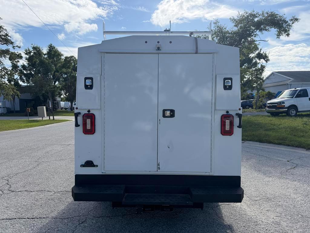 Ford E-Series Cutaway E-350 SRW 138" WB 2025