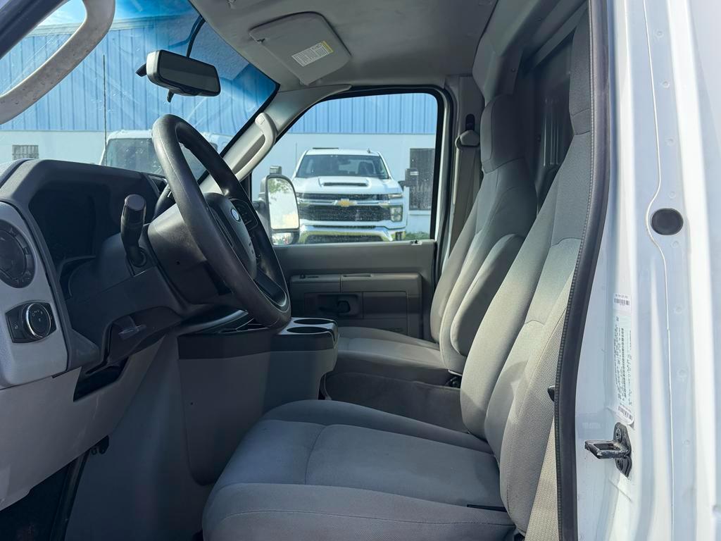 Ford E-Series Cutaway E-350 SRW 138" WB 2025