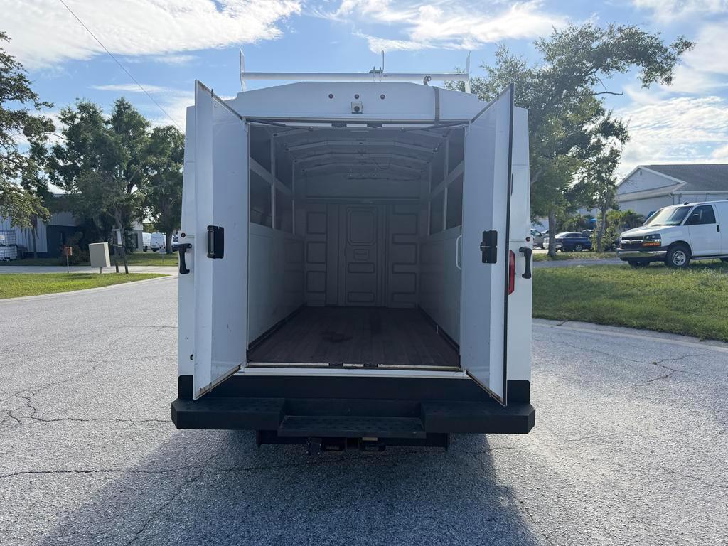 Ford E-Series Cutaway E-350 SRW 138" WB 2025