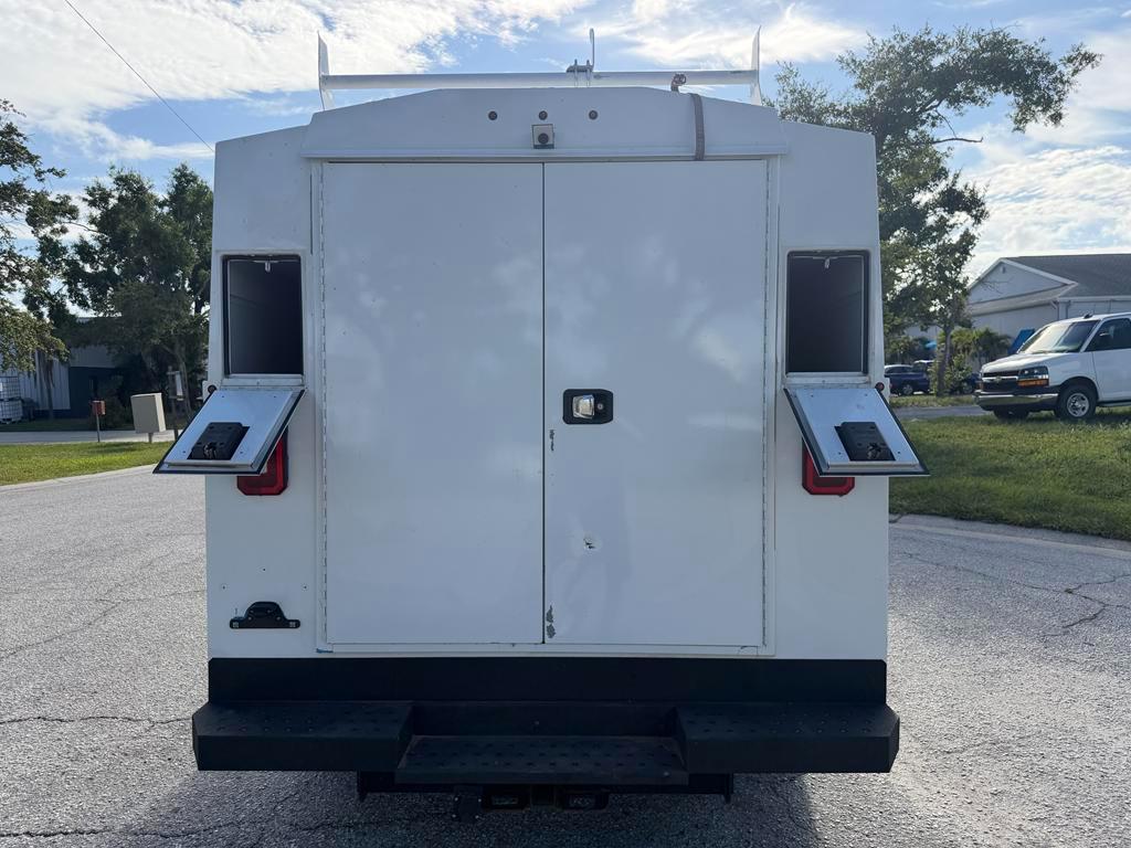 Ford E-Series Cutaway E-350 SRW 138" WB 2025