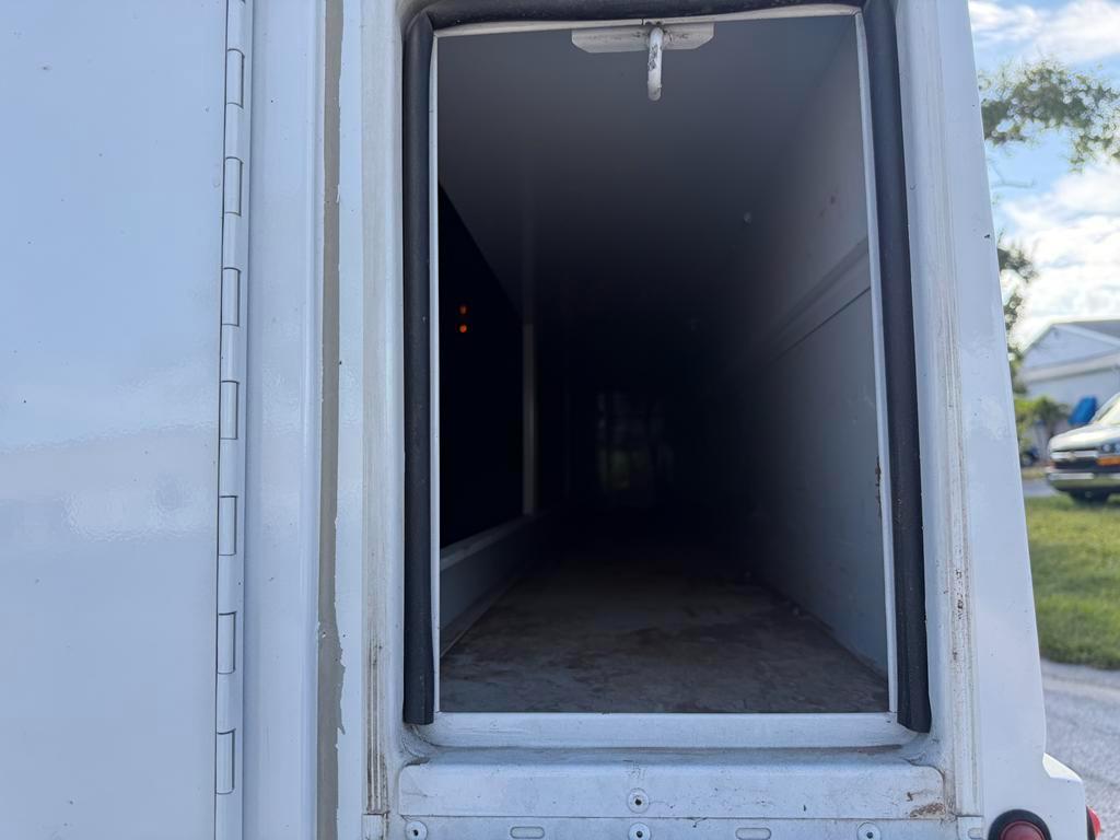 Ford E-Series Cutaway E-350 SRW 138" WB 2025
