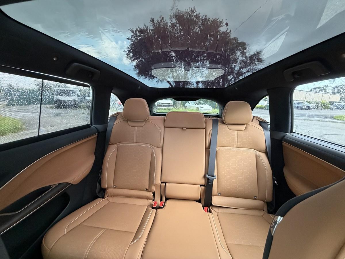 Lucid Gravity Grand Touring AWD 2026