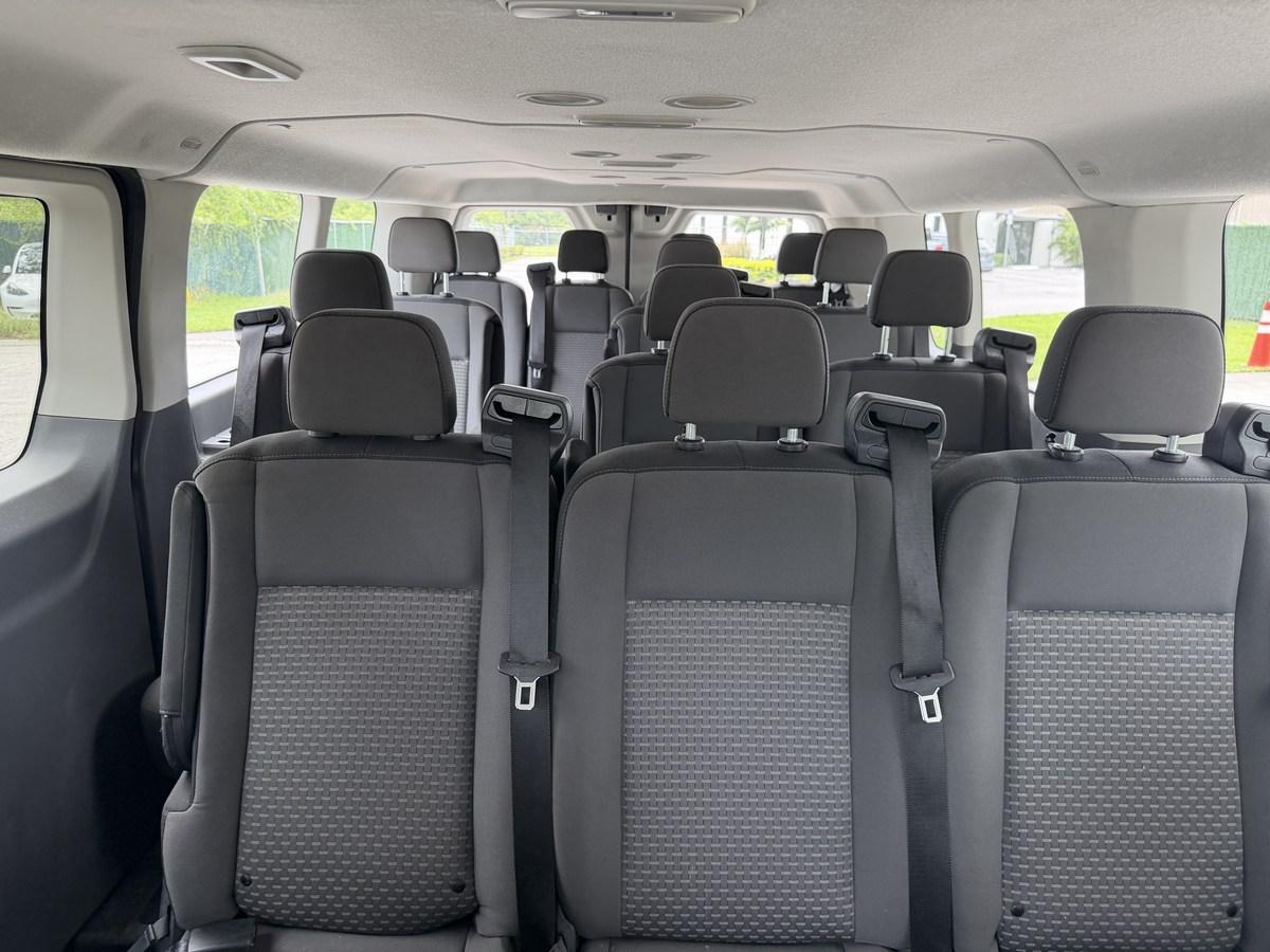 Ford Transit Passenger Wagon T-350 148" Low Roof XLT RWD 2025