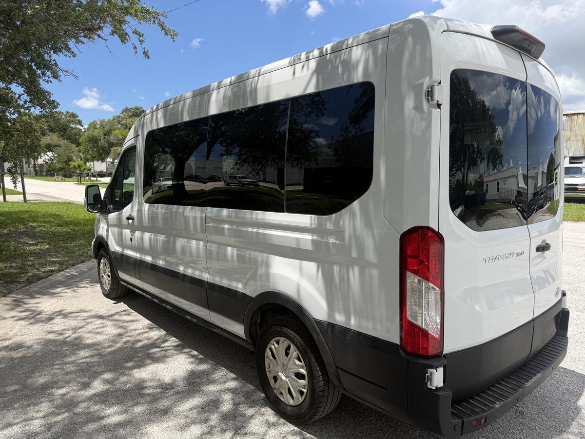 Ford Transit Passenger Wagon T-350 148" Med Roof XLT RWD 2025