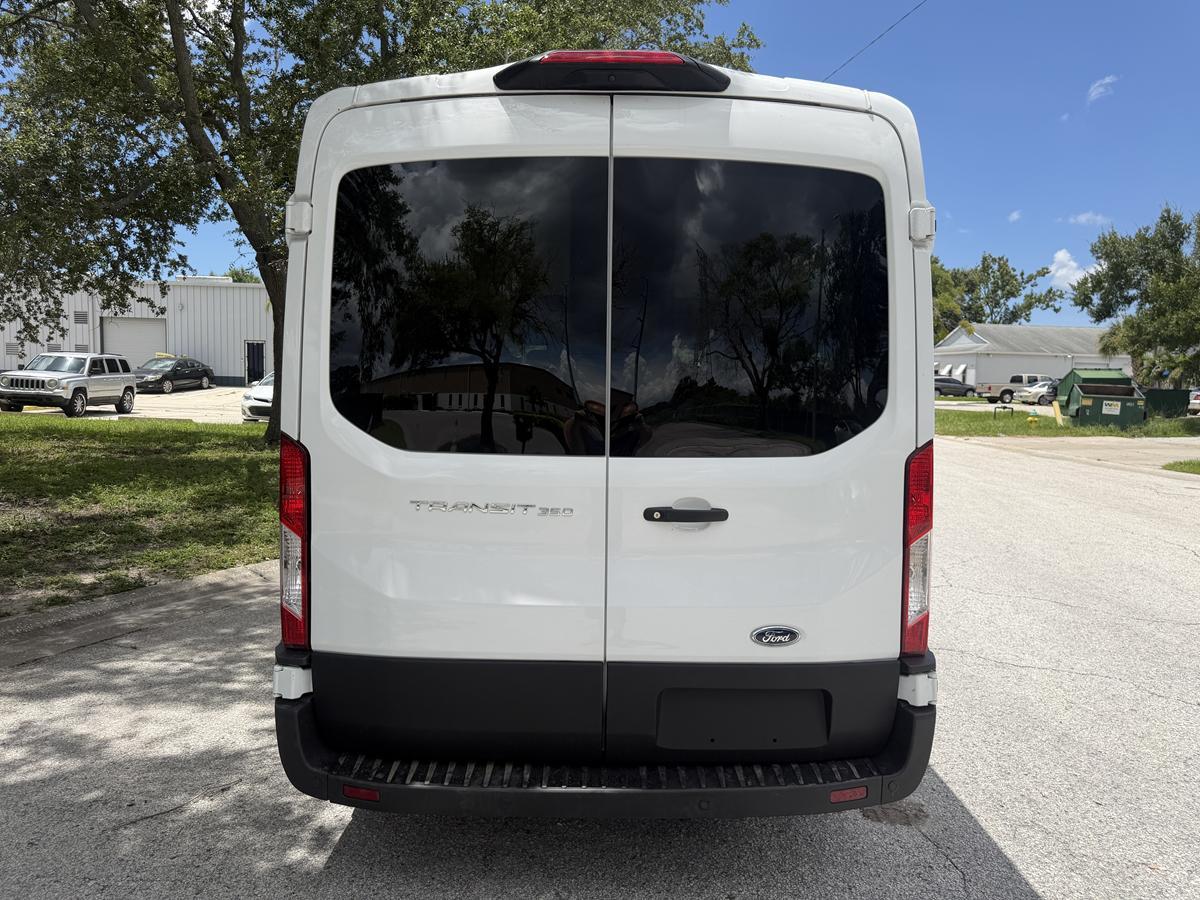 Ford Transit Passenger Wagon T-350 148" Med Roof XLT RWD 2025