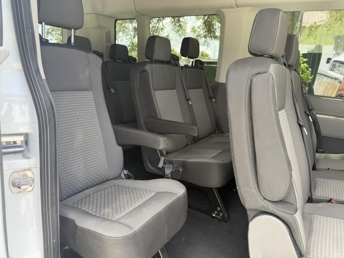 Ford Transit Passenger Wagon T-350 148" Med Roof XLT RWD 2025