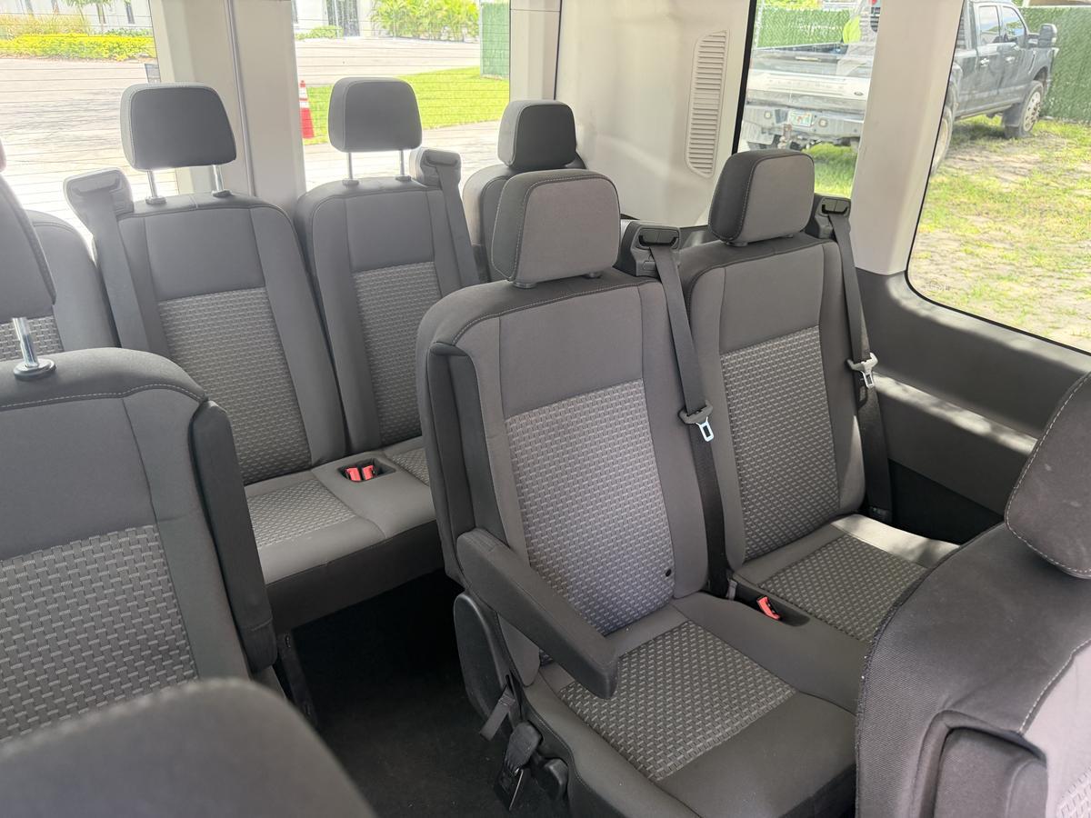 Ford Transit Passenger Wagon T-350 148" Med Roof XLT RWD 2025