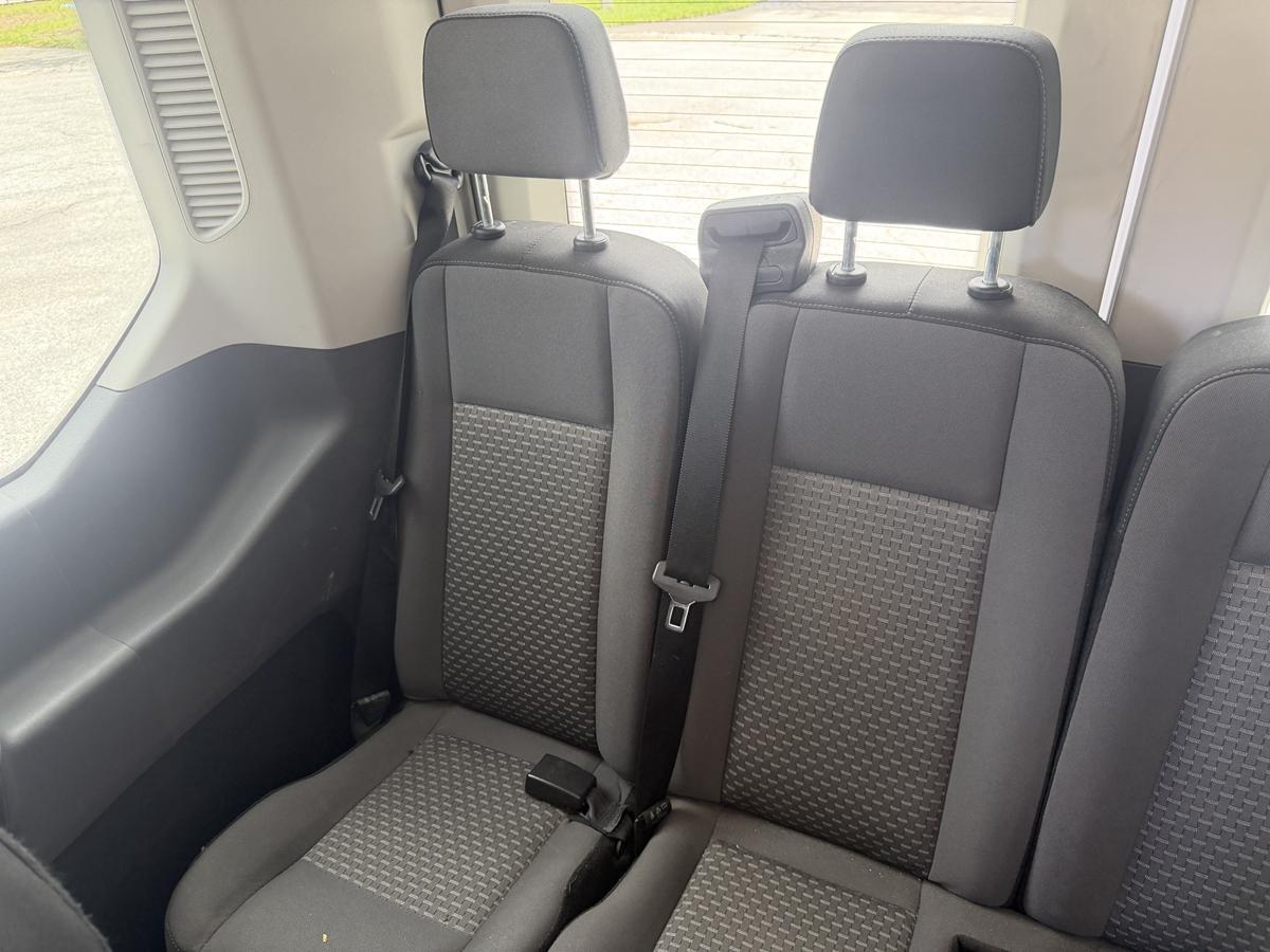 Ford Transit Passenger Wagon T-350 148" Med Roof XLT RWD 2025