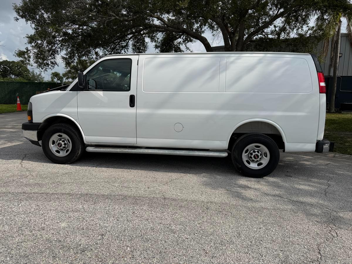 GMC Savana Cargo Van RWD 2500 135" 2025