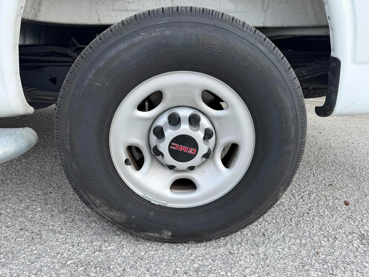 GMC Savana Cargo Van RWD 2500 135" 2025