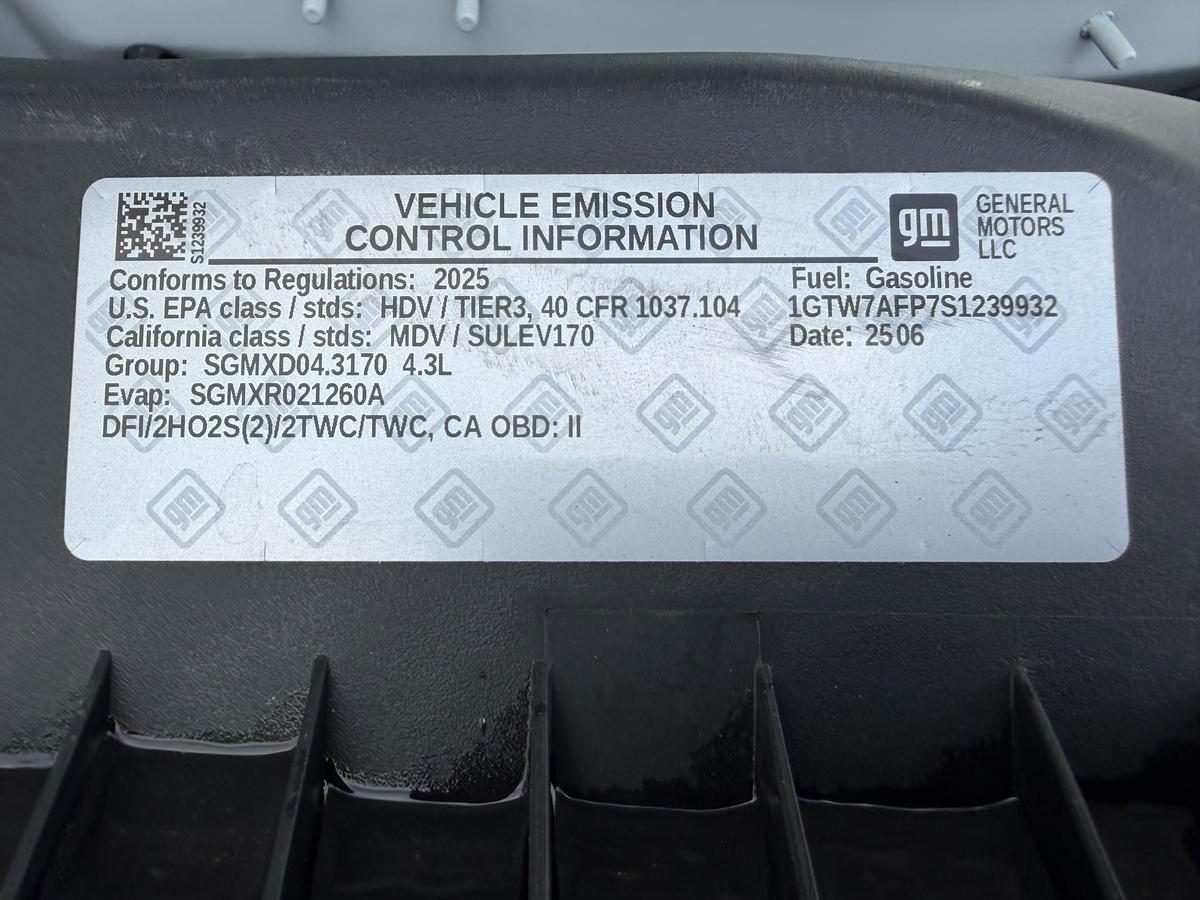 GMC Savana Cargo Van RWD 2500 135" 2025
