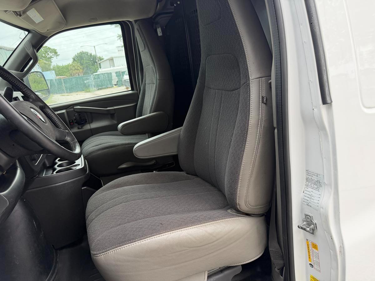 GMC Savana Cargo Van RWD 2500 135" 2025