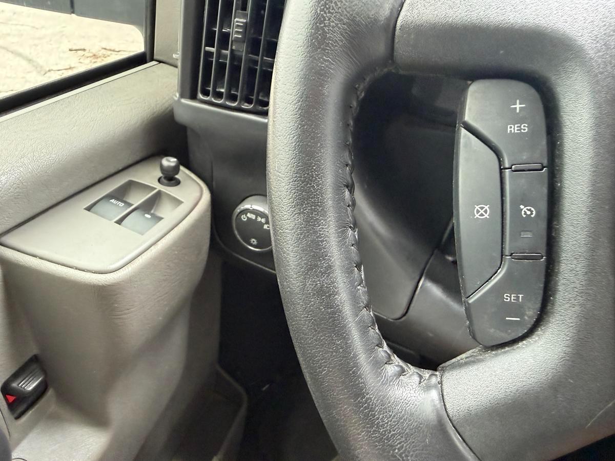 GMC Savana Cargo Van RWD 2500 135" 2025