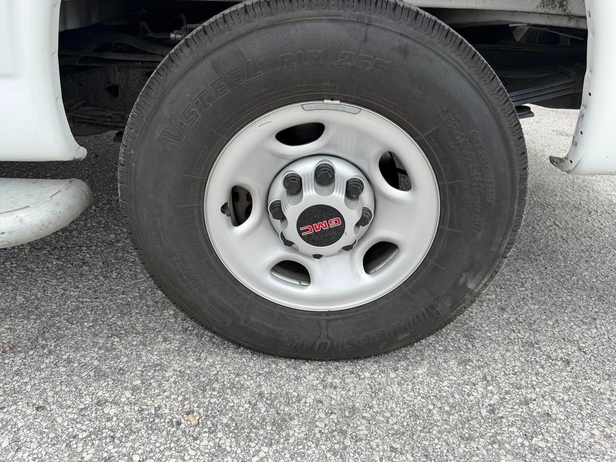 GMC Savana Cargo Van RWD 2500 135" 2025