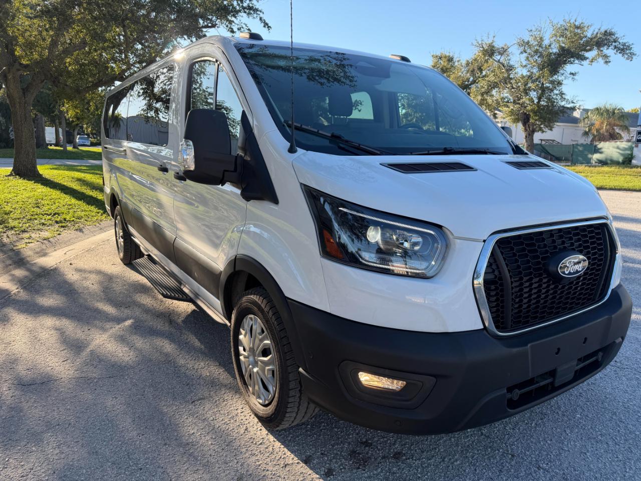 Ford Transit Passenger Wagon T-350 148" Low Roof XLT RWD 2026