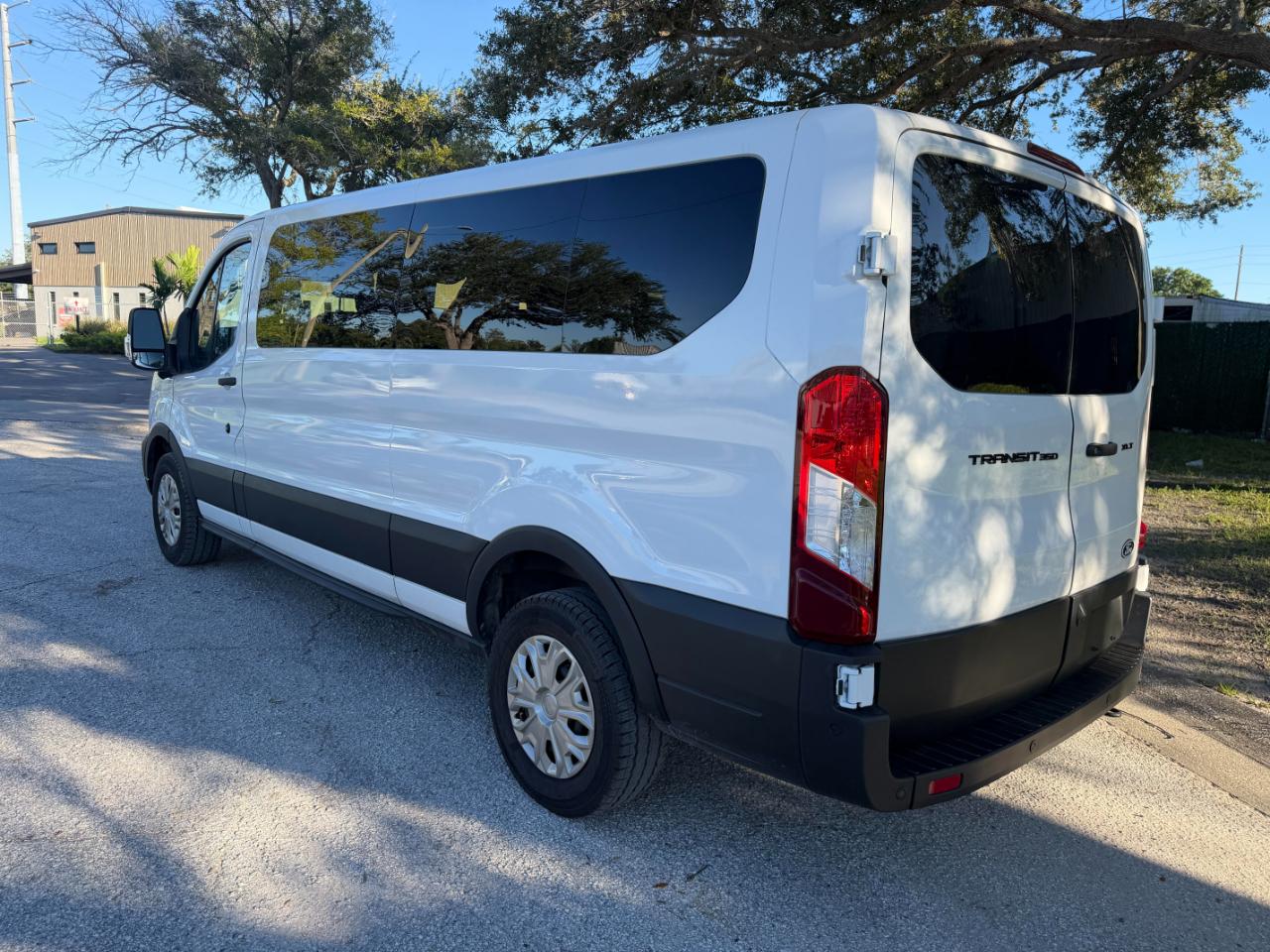 Ford Transit Passenger Wagon T-350 148" Low Roof XLT RWD 2026