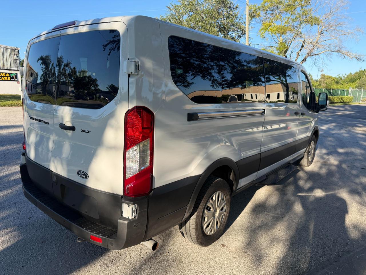 Ford Transit Passenger Wagon T-350 148" Low Roof XLT RWD 2026