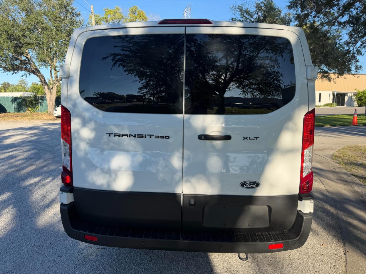 Ford Transit Passenger Wagon T-350 148" Low Roof XLT RWD 2026
