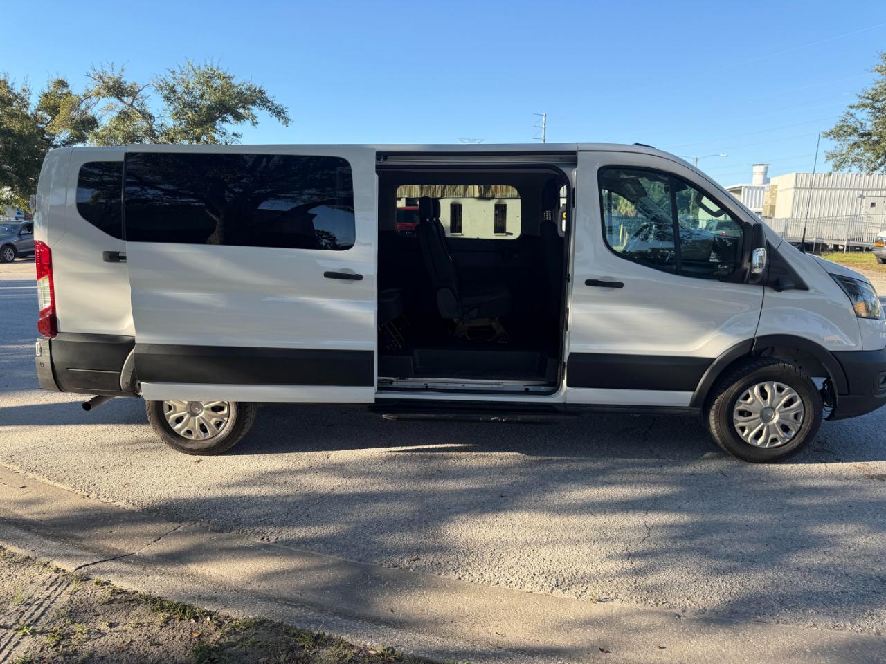 Ford Transit Passenger Wagon T-350 148" Low Roof XLT RWD 2026
