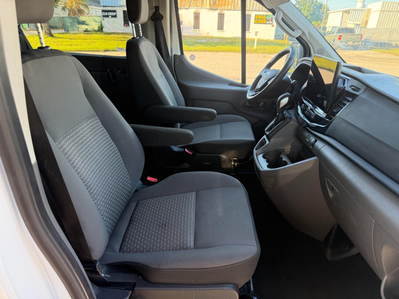 Ford Transit Passenger Wagon T-350 148" Low Roof XLT RWD 2026