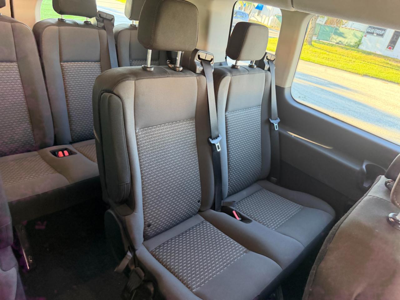 Ford Transit Passenger Wagon T-350 148" Low Roof XLT RWD 2026