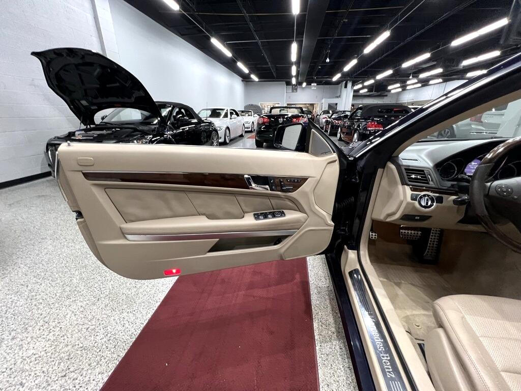 2011 Mercedes Benz E 550 photo 20