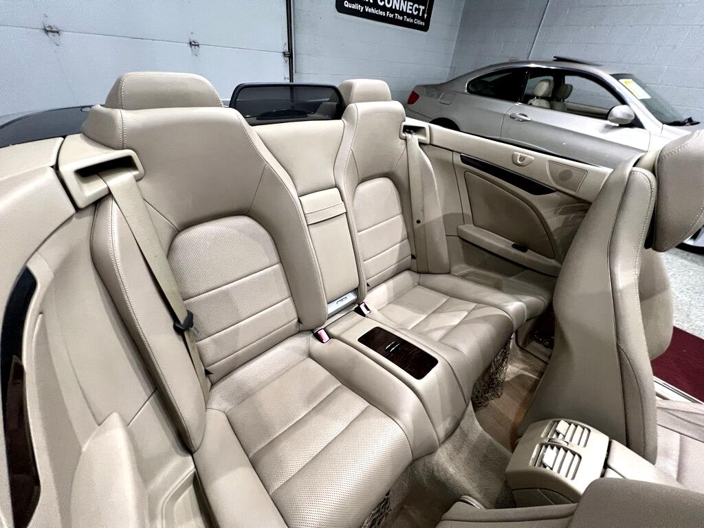 2011 Mercedes Benz E 550 photo 27