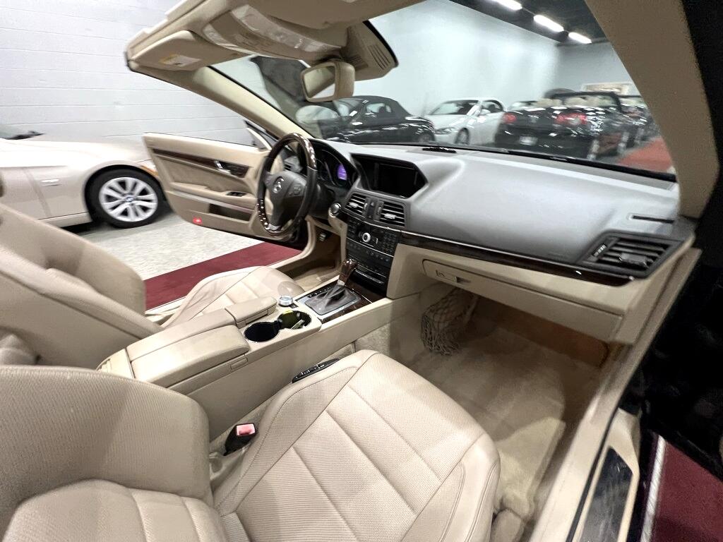 2011 Mercedes Benz E 550 photo 32