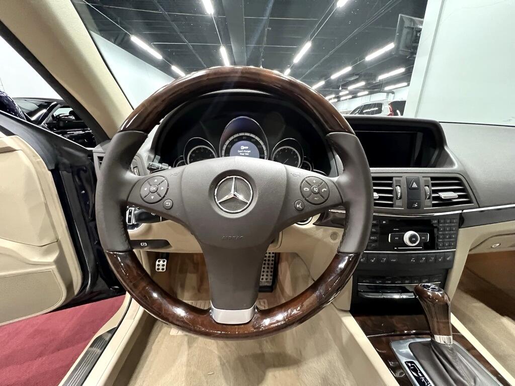 2011 Mercedes Benz E 550 photo 36