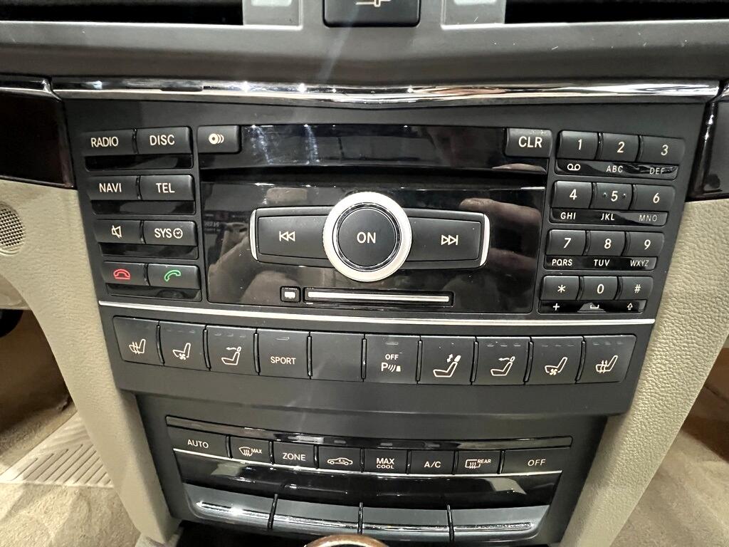 2011 Mercedes Benz E 550 photo 40