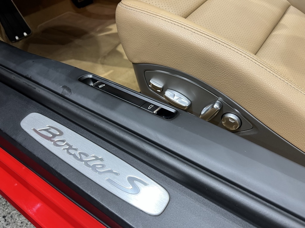 2013 Porsche Boxster S photo 44