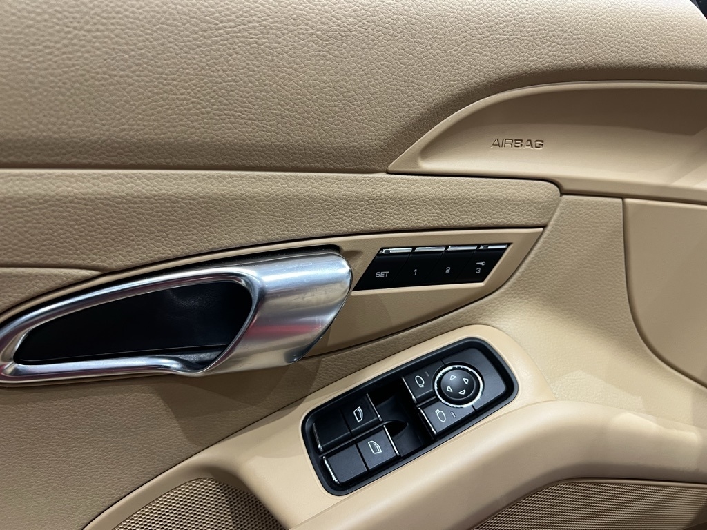 2013 Porsche Boxster S photo 45