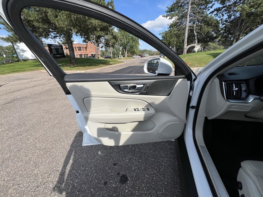 2020 Volvo V60 Cross Country T5 AWD photo 12