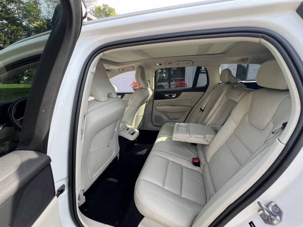 2020 Volvo V60 Cross Country T5 AWD photo 16
