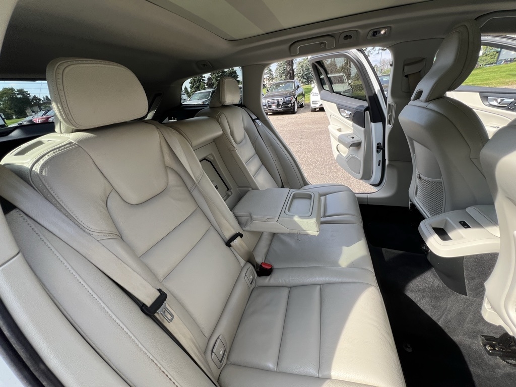 2020 Volvo V60 Cross Country T5 AWD photo 17