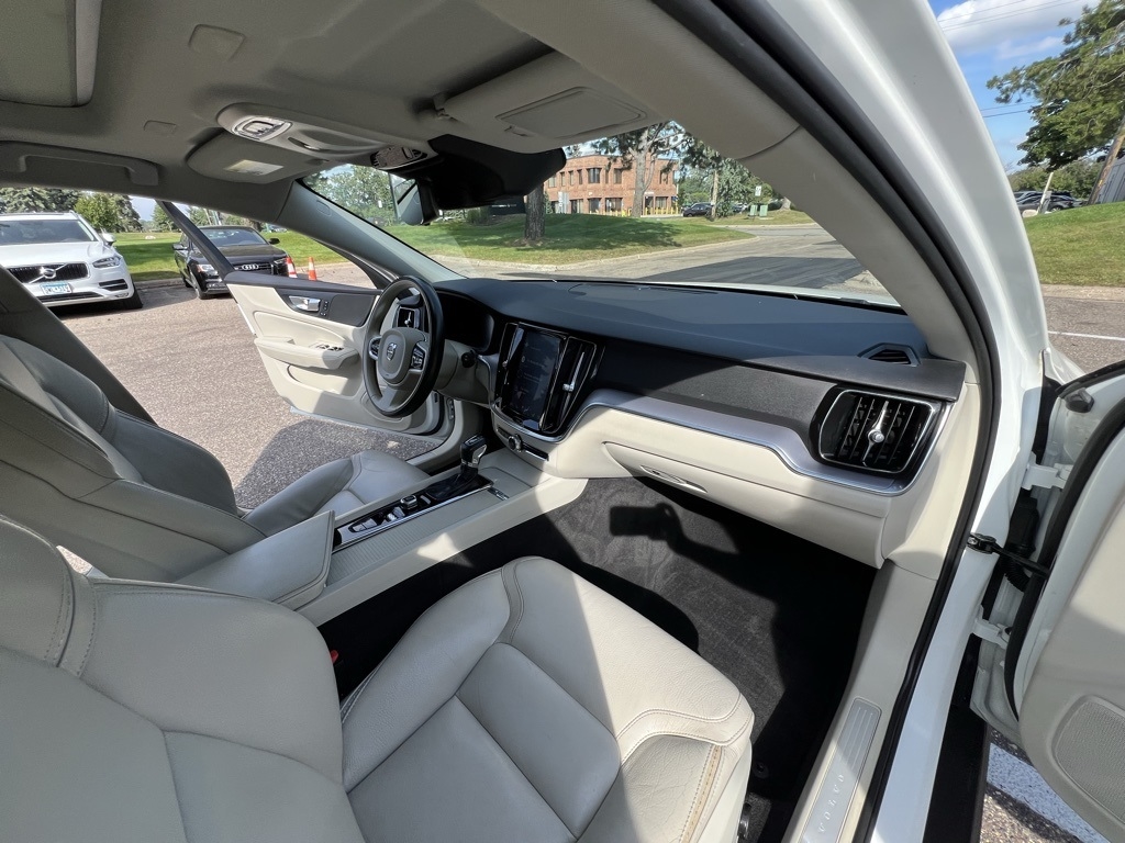 2020 Volvo V60 Cross Country T5 AWD photo 19
