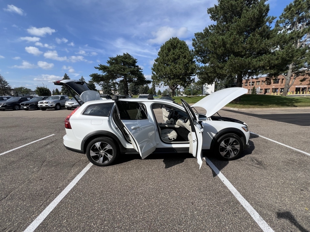 2020 Volvo V60 Cross Country T5 AWD photo 31