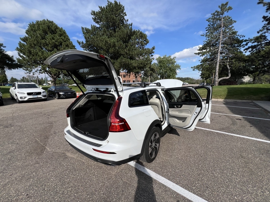 2020 Volvo V60 Cross Country T5 AWD photo 32