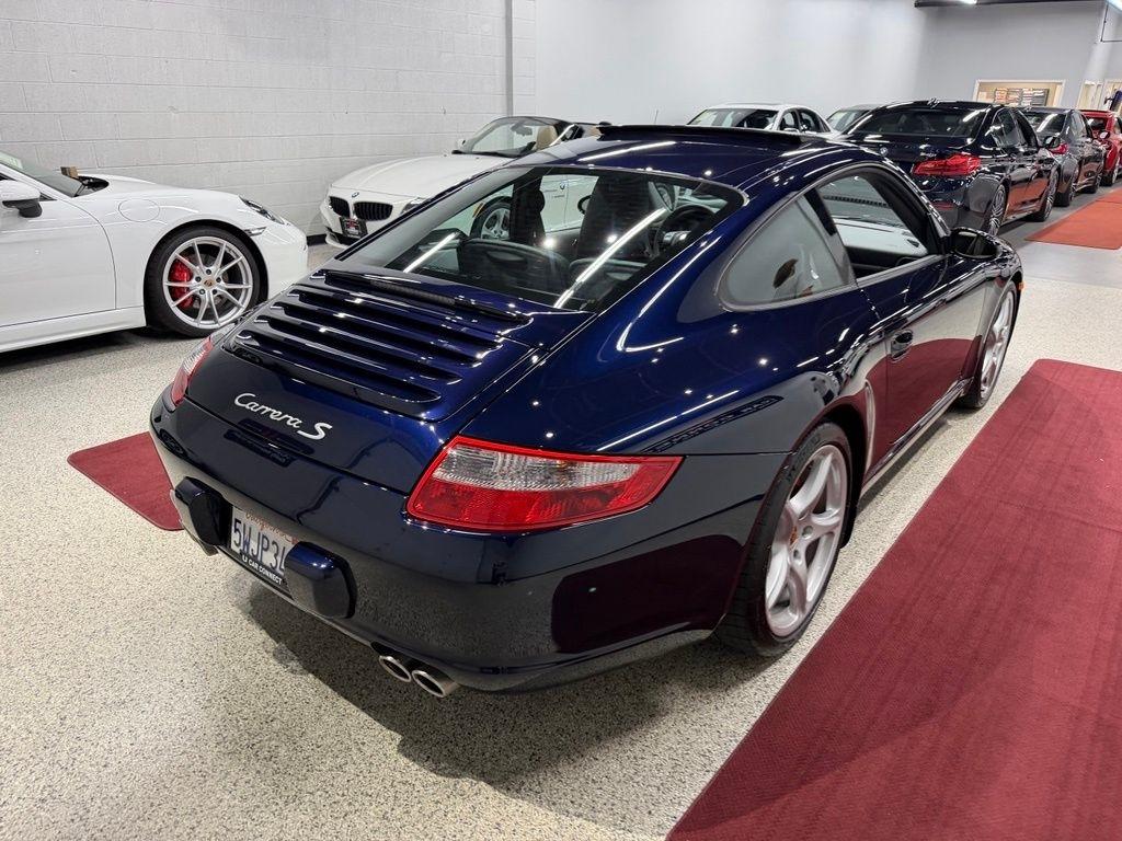 Porsche 911 photo 18