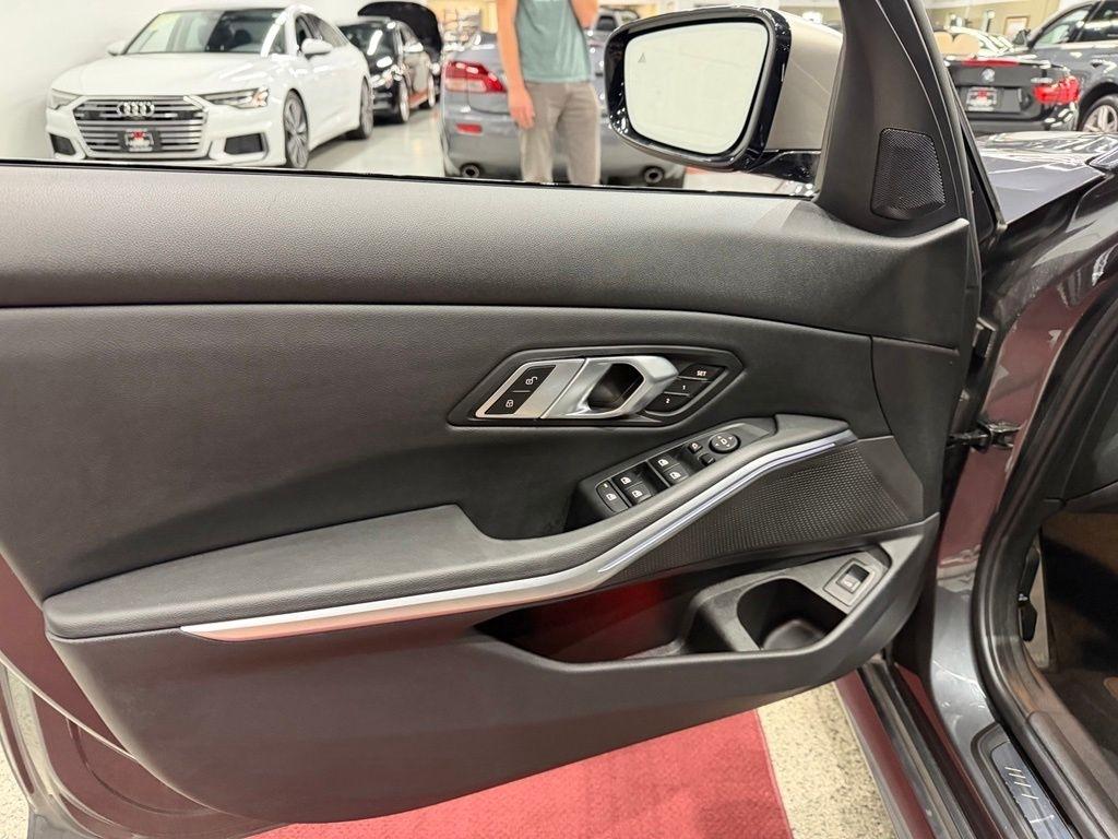 BMW M340i photo 25