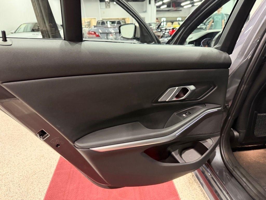 BMW M340i photo 30