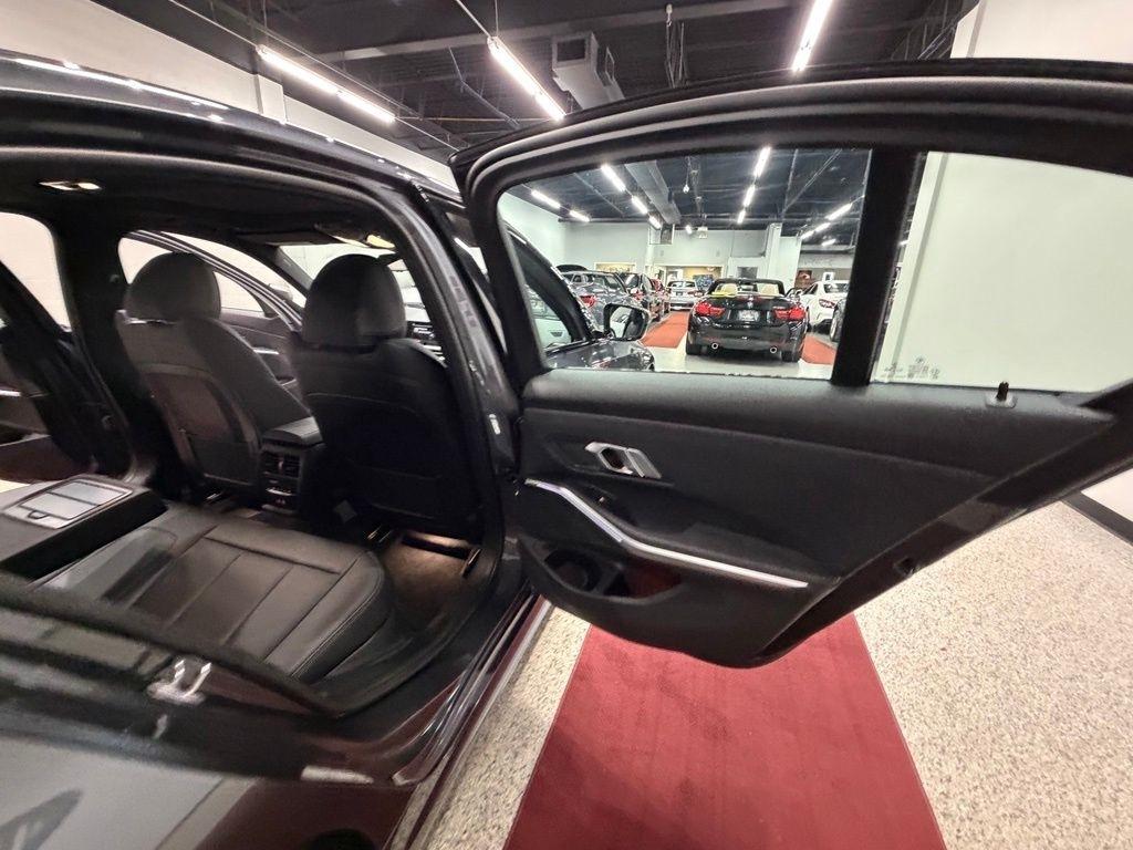 BMW M340i photo 36
