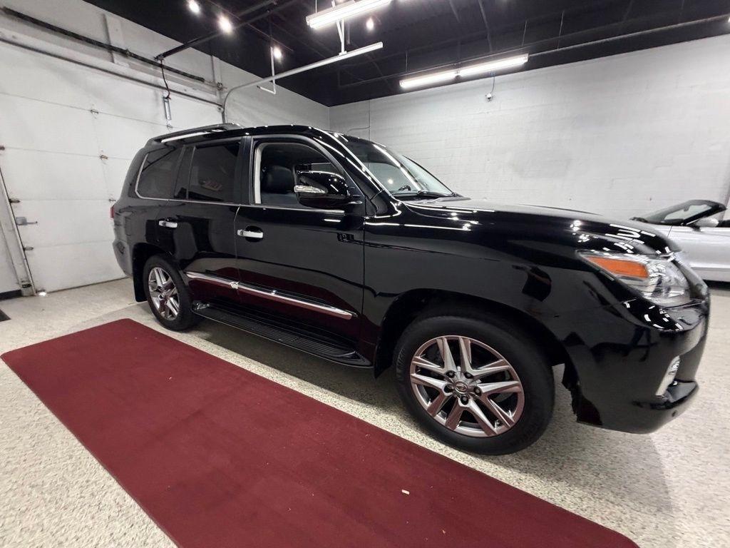 Lexus LX photo 11
