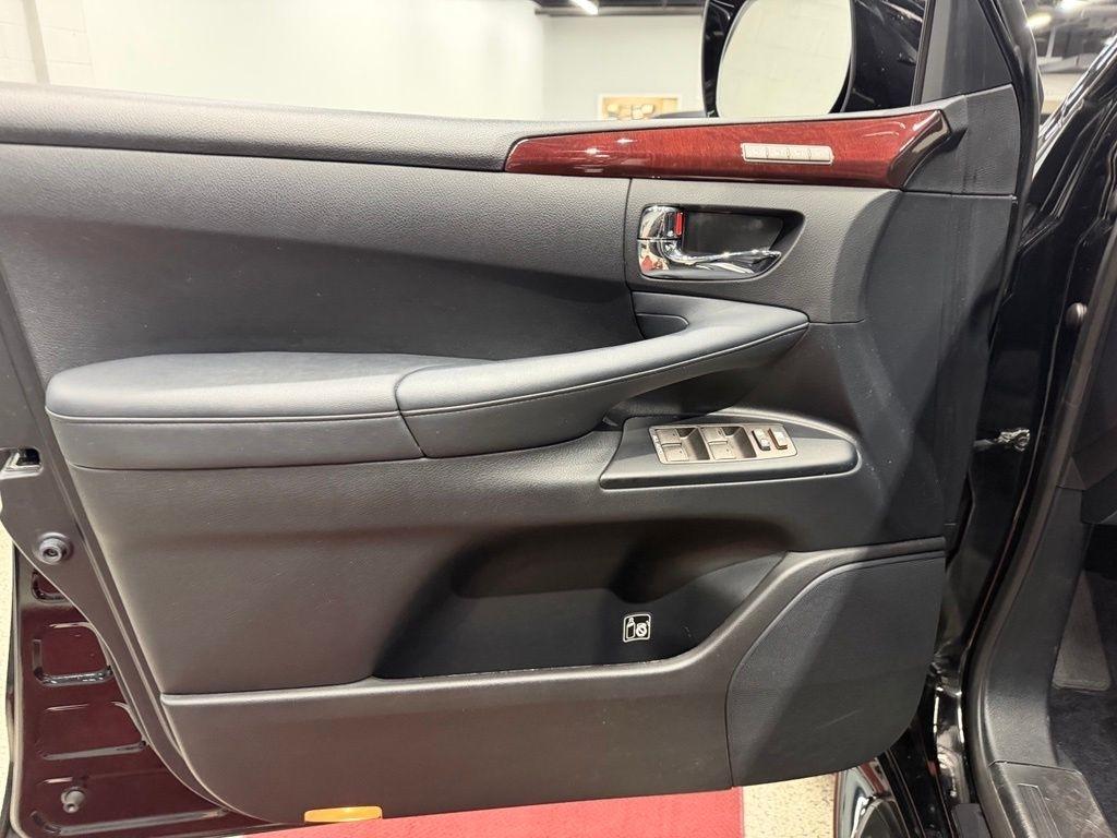Lexus LX photo 18