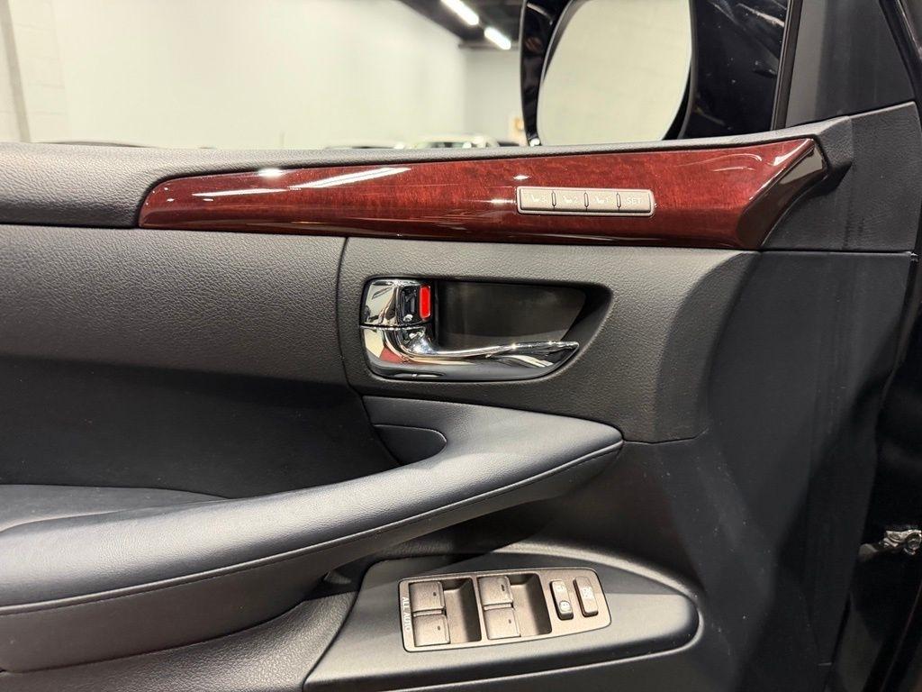 Lexus LX photo 19