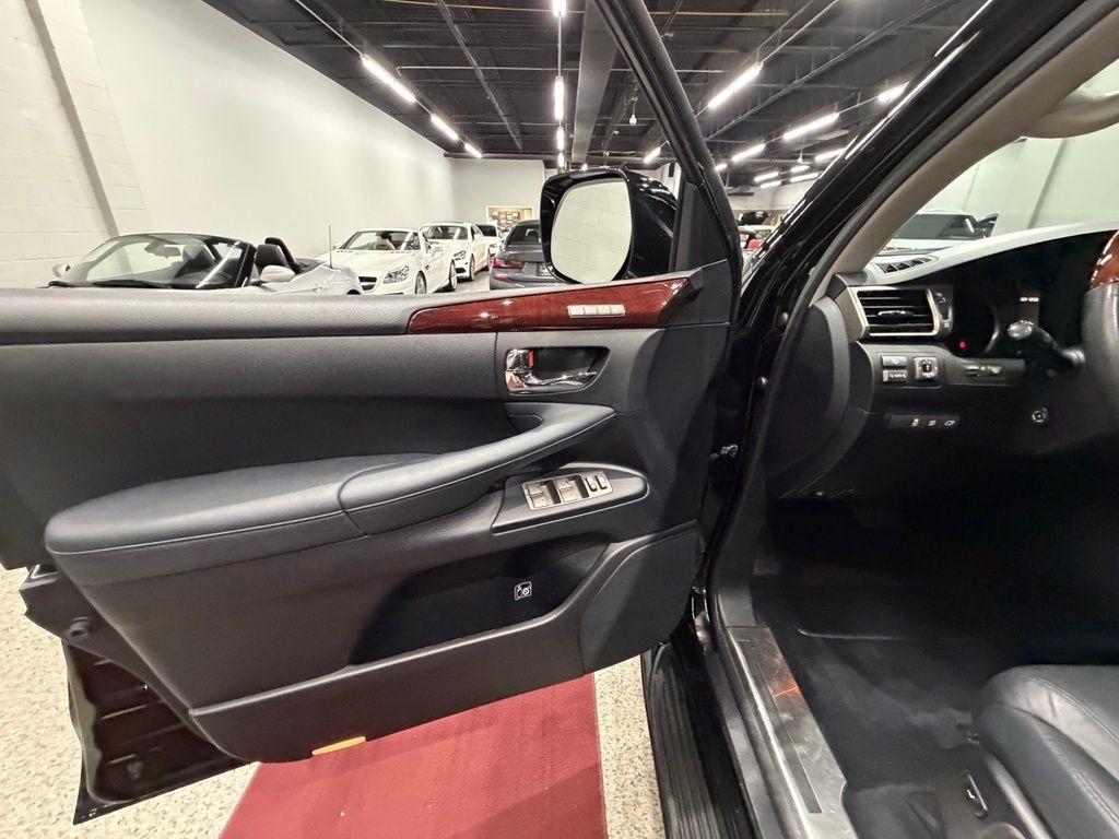 Lexus LX photo 20