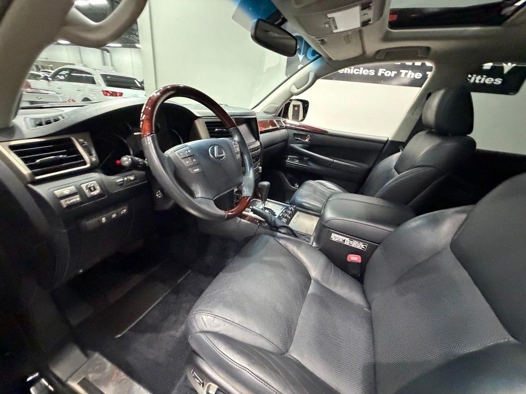 Lexus LX photo 21