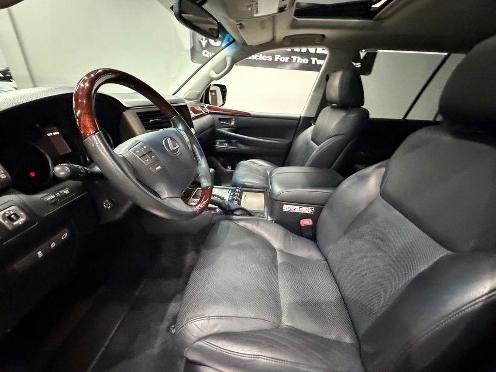 Lexus LX photo 22